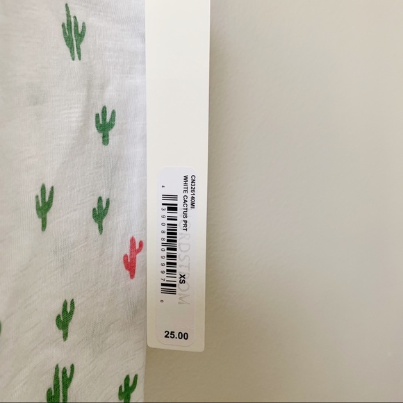 Caslon Cactus Print Pocketed V Neck T-Shirt - Picture 8 of 8